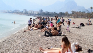 Antalya'da deniz, Erzurum'da kayak keyfi