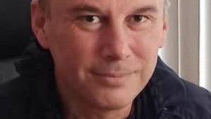 Aşı yapan veterinere boğa saldırısı