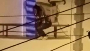 Balkona çıkıp 'İmdat, beni öldürecekler, kurtarın' diye bağırınca mahalleli sefer oldu