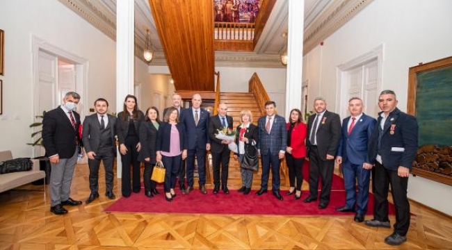 Başkan Soyer şehit yakınları ve gazi derneklerinin temsilcilerini ağırladı