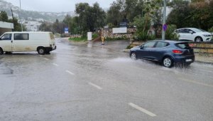 Bodrum'da sağanak günlük yaşamı olumsuz etkiledi