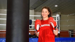 Boksör Seren Ay Çetin dünyaya meydan okuyacak