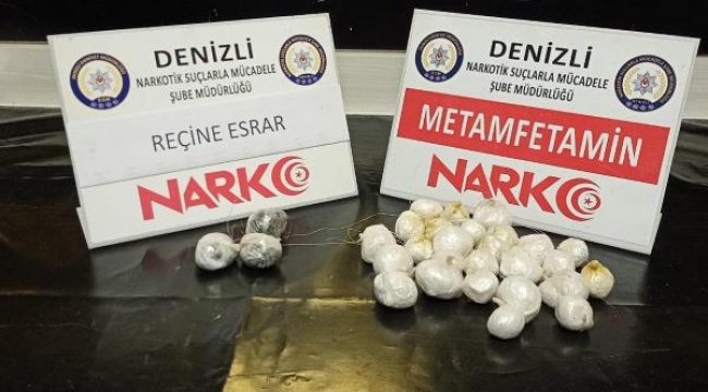 Cinsel organlarında uyuşturucuyla yakalandılar