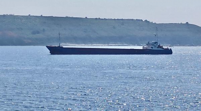 Demir yüklü gemi, Çanakkale Boğazı'nda karaya oturdu