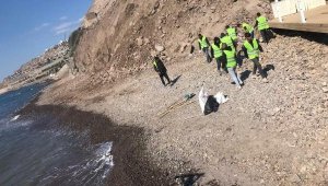 Denize 400 kamyon hafriyat döküldü