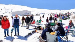 Denizli'de kayak sezonu devam ediyor