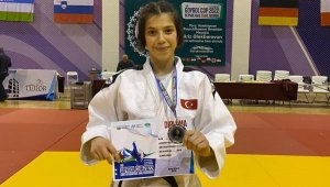 Denizlili judocu Ayşenaz'dan büyük başarı