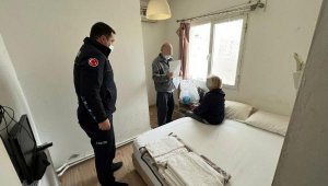 El ele tutuşup intihara kalkan çift, otele yerleştirildi