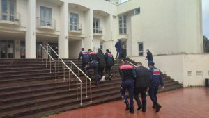 Emlak almak isteyen 3 kişiyi dolandırdılar