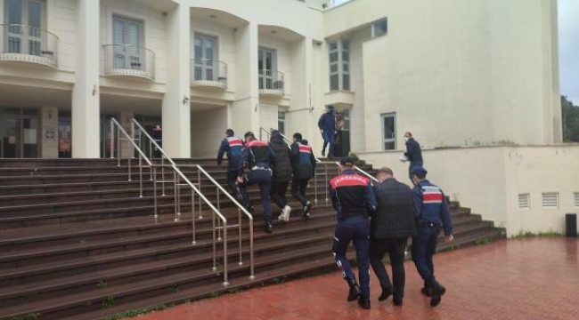 Emlak almak isteyen 3 kişiyi dolandırdılar