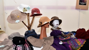 Foça'da Şapka ve Şal sergisi