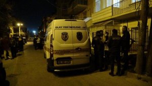 Göğsünden bıçaklandı, bir kadın gözaltına alındı