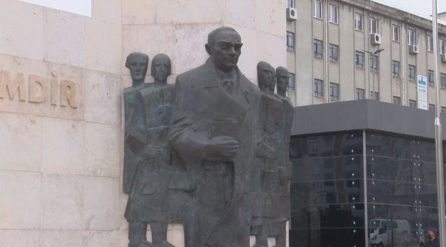 Halk beğenmedi: Böyle Atatürk Anıtı mı olur?