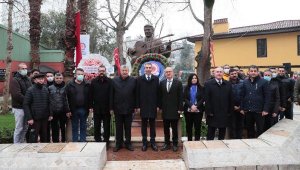 Halk ozanı Özay Gönlüm unutulmadı