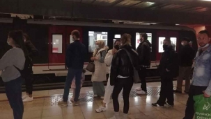 İzmir'de dehşet! Metronun önüne atladı