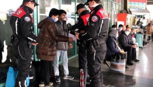 İzmir polisinden otogar denetimi