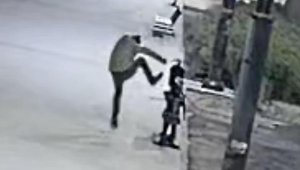 Manyağa bak! Çocuk heykellerini kırdı