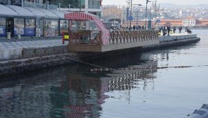 İzmir'de deniz suyu çekildi, Pasaport İskelesi kapatıldı