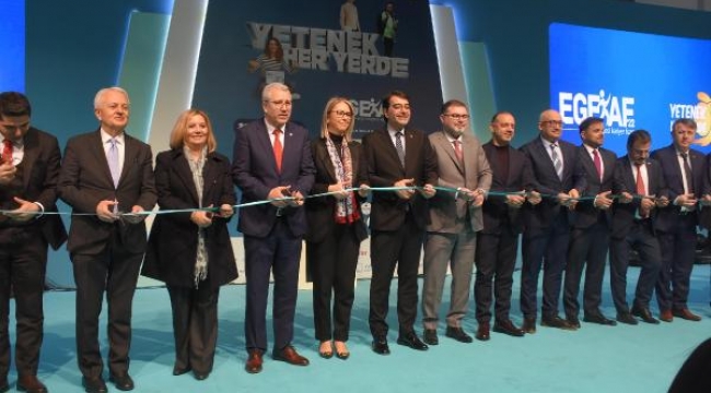 İzmir'de 'Ege Bölgesi Kariyer Fuarı' başladı