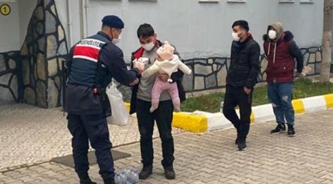 İzmir'de kamyonda 152 kaçak göçmen yakalandı