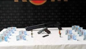 İzmir'de, sahte parayla alışveriş yaparken yakalandılar