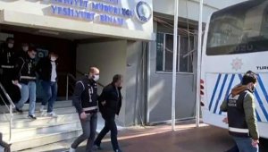 İzmir'de tefeci operasyonunda 5 kişi tutuklandı