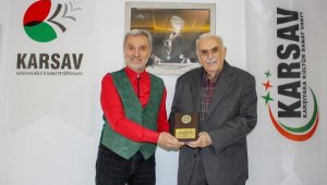 İzmirli usta spor yazarı Gürkan Ertaç'a şükran plaketi