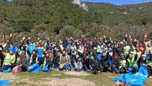 Jandarma ekipleri farkındalık için çevre temizliği yaptı