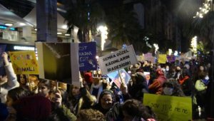 Kadınlar Günü'nde kadınlara polis engeli