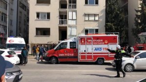 Kahreden ölüm! Üzerine halatını kestiği asansör düştü