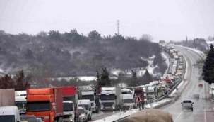 Kar kazası sonucu Bursa-İzmir yolu felç oldu
