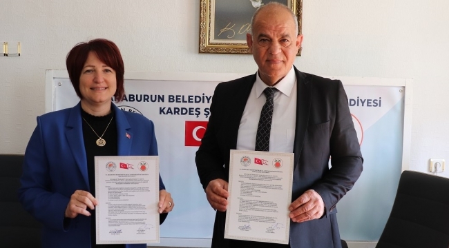 Karaburun ilçesi ve Kıbrıs'ın Lefke kenti kardeş oldu