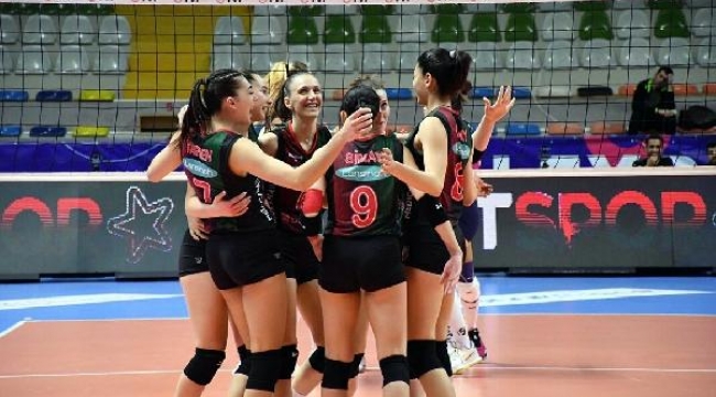 Karşıyaka filede finali garantiledi