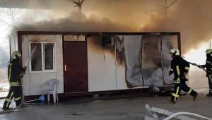 Konteynerinde çıkan yangında, köpeğiyle birlikte öldü