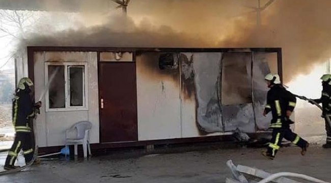 Konteynerinde çıkan yangında, köpeğiyle birlikte öldü