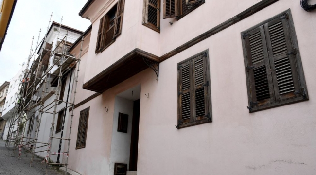 Kuşadası'nda iki tarihi ev kültür merkezine dönüştürülüyor