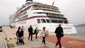 Kuşadası'na ABD'li 145 turist geldi