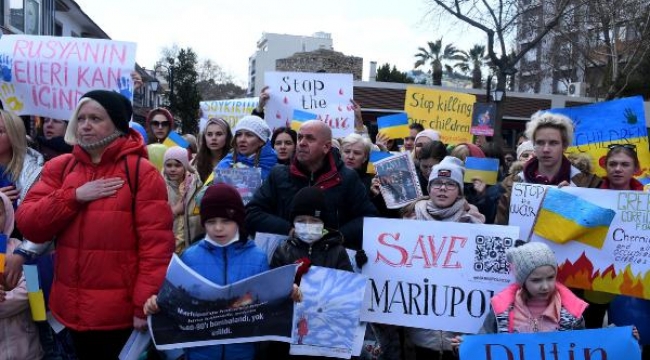 Kuşadası'nda Ukraynalılardan 'Mariupol' tepkisi