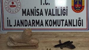 Roma dönemine ait olduğu tahmin edilen aslan heykeliyle yakalandı
