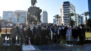 Sağlıkçılar Ata'nın anıta çelenk sundu