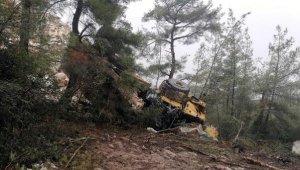 Şarampole uçan kamyonun şoförü ağır yaralandı