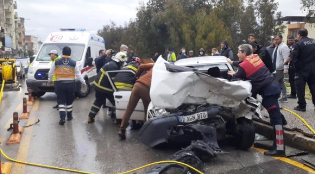 Söke'de 3 otomobil kaza yaptı, 3 kişi yaralandı