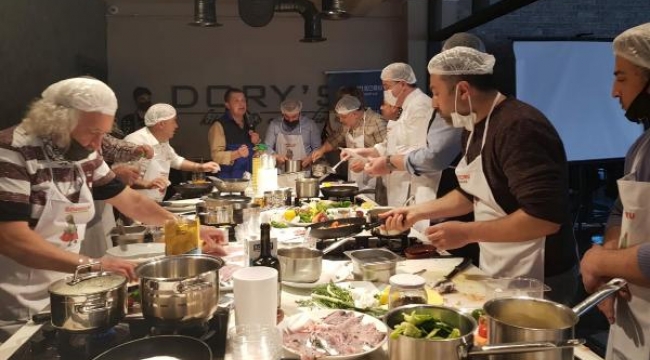 Su ürünleri restoranı sahipleri 'levrek pişirmek' için yarıştı