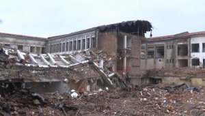 Tarihi Buca Cezaevi'nde yıkım başladı