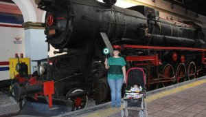 Türkiye'nin çalışan son buharlı lokomotifi İzmir'de