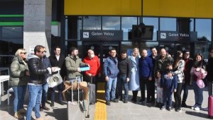 Ukrayna'da mahsur kalan 7 turizmci ve 1 öğrenci Bodrum'a geldi