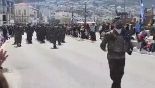 Yunanistan, Sisam Adası'nda askeri geçit töreni düzenledi