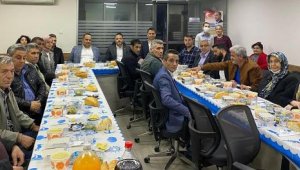 AK Parti İzmir'de sandık yönetim kurulu üyelerine iftar