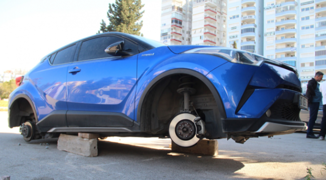 Akşam bıraktığı otomobilini sabah bu şekilde buldu