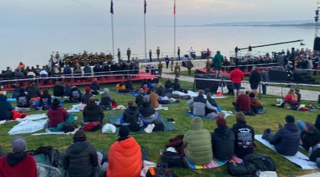 Anzak Koyu'nda 'Şafak Ayini'